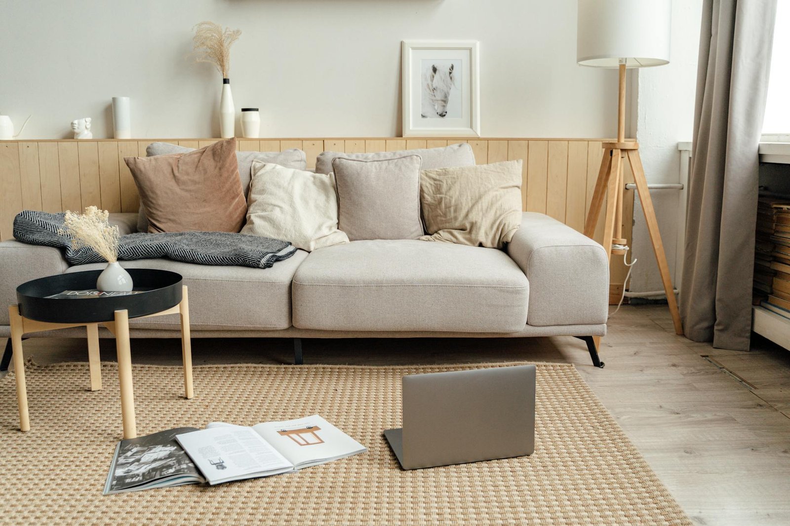 https://www.pexels.com/photo/black-laptop-computer-on-brown-wooden-table-5243990/