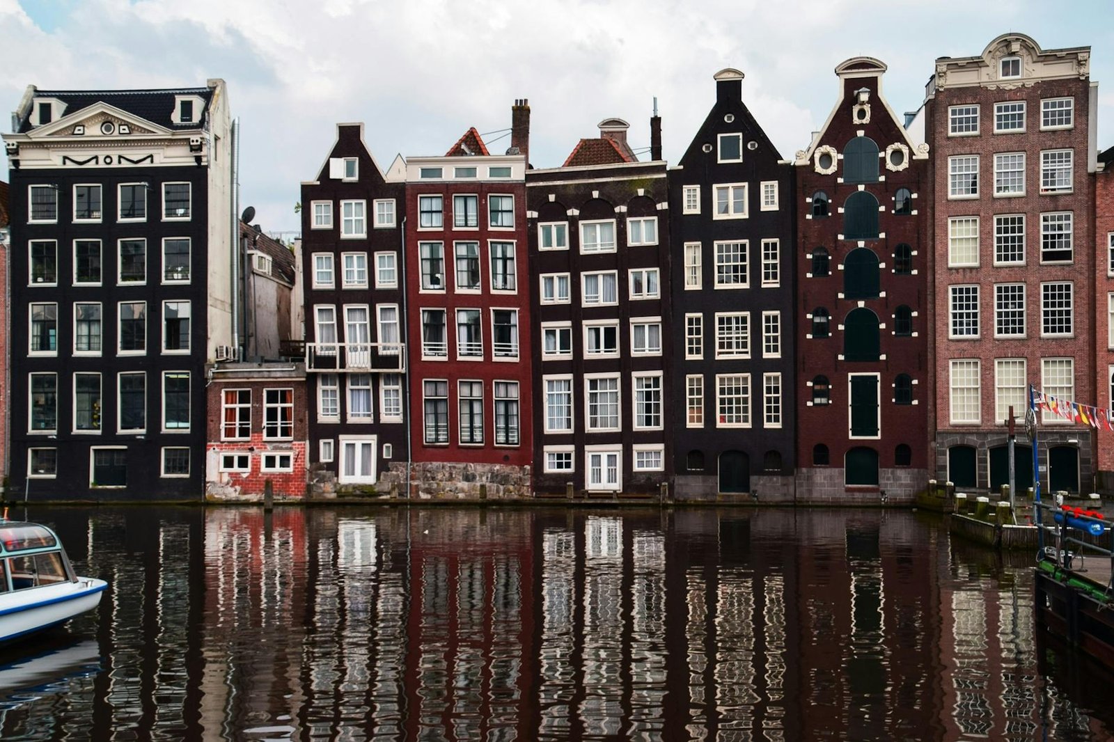 https://www.pexels.com/photo/red-and-brown-buildings-280189/